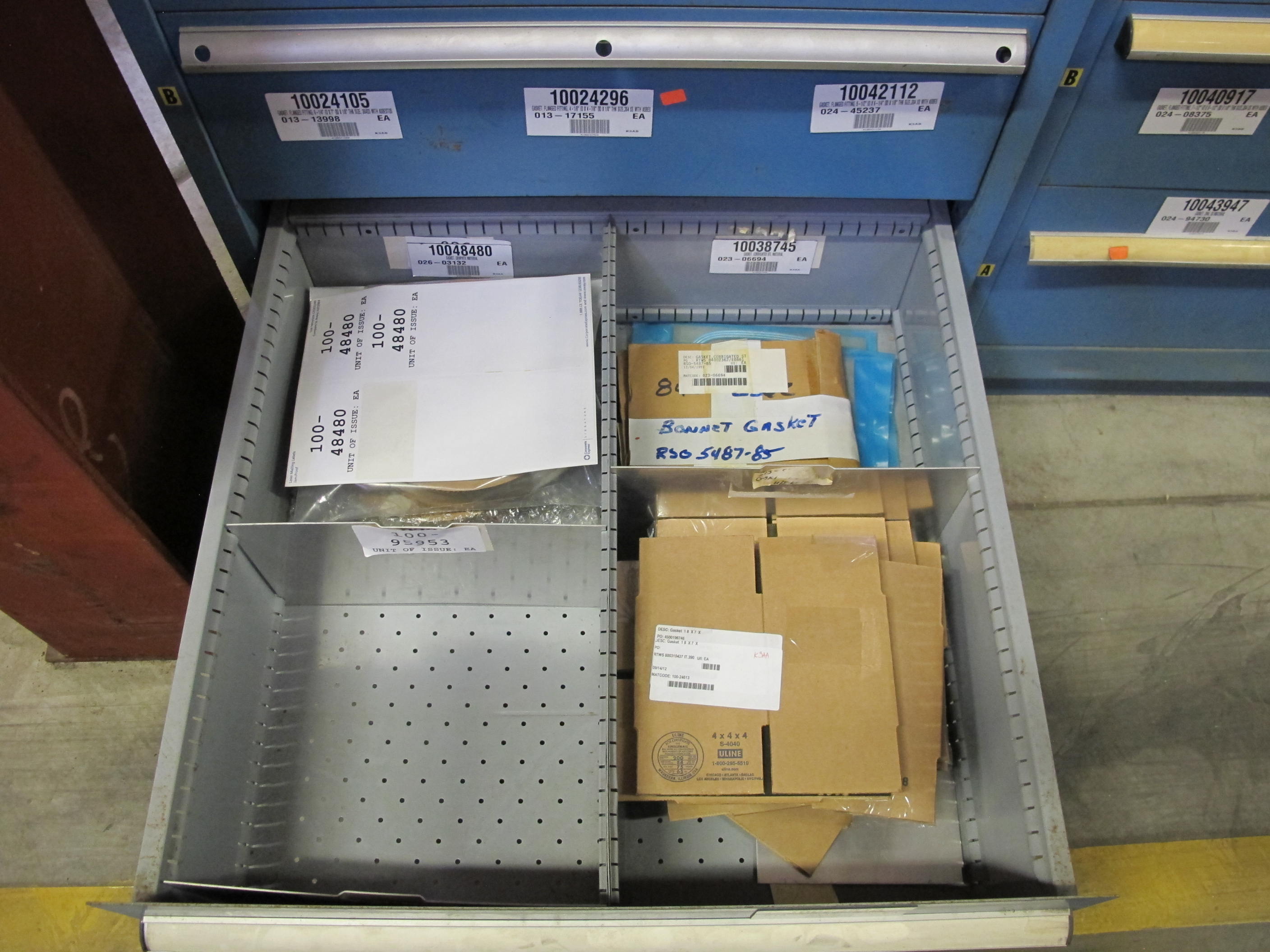 LISTA HEAVY DUTY 10-DRAWER PARTS CABINET W/ CONTENTS (W-50) LOADING & HANDLING FEE $25-